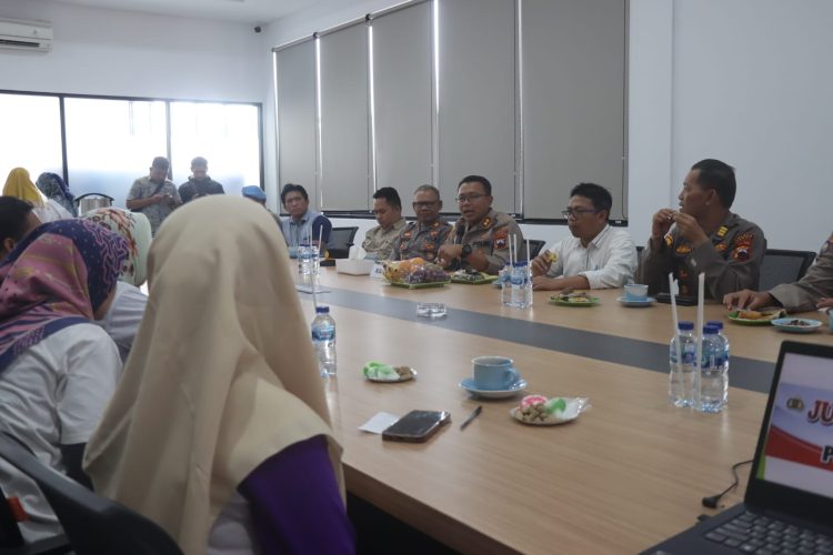 Jumat Curhat berasama Polres Tegal dipimpin langsung oleh Kapolres Tegal, AKBP Mochammad Sajarod Zakun, S.H., S.I.K. bersama dengan para PJU Polres Tegal yang bertempat di PT. Tegal Jaya Makmur Sejahtera ( Sampoerna Tbk ) di Kec. Kramat Kab. Tegal