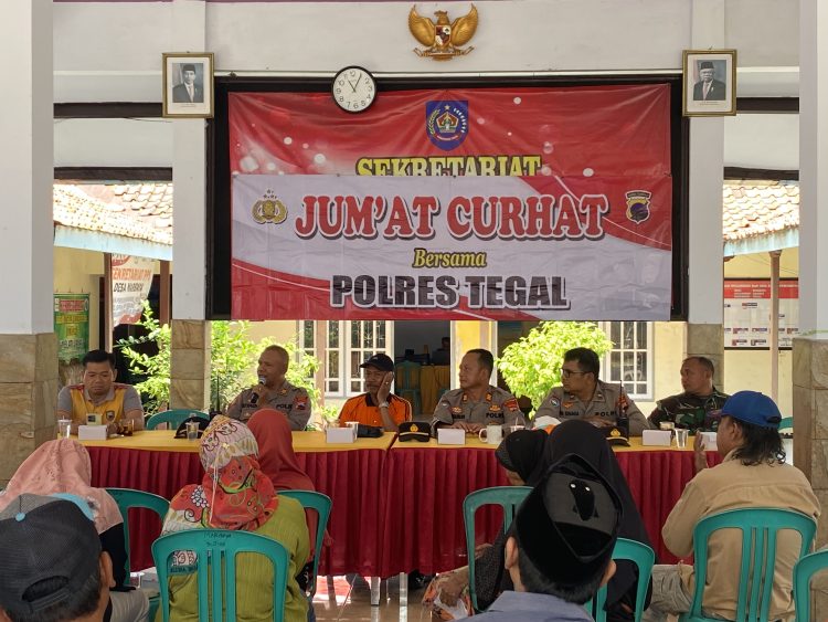 Jumat Curhat Berasama Polres Tegal dilaksanakn di Balaidesa Maribaya Kec. Kramat Kab. Tegal yang di pimpin langsung oleh Kasat Binmas Polres Tegal AKP Bambang Suwidagdo, S.H. M.A.P. dan Kapolsek Kramat, AKP Riyadi